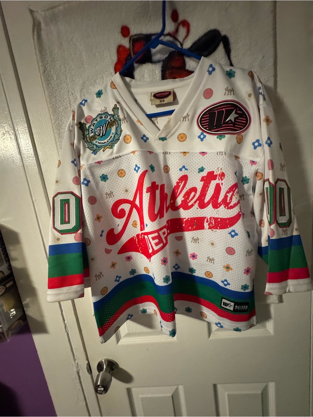 White Graphic woman’s tJersey Top - Green Number 00 oversize fits m